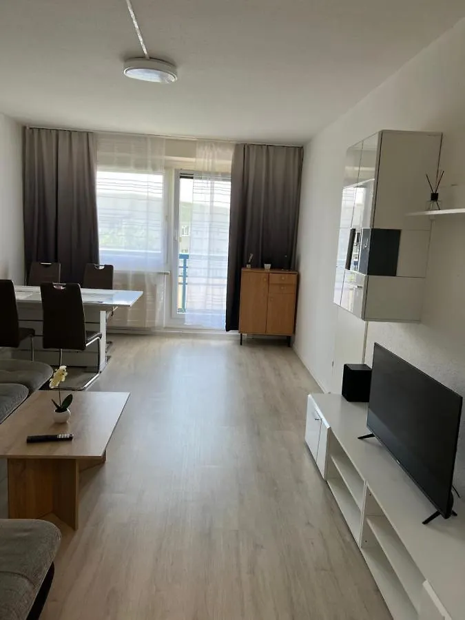 Sonnige Terrassenwohnung Mit 3 Zimmern Und Bad J30 contacts